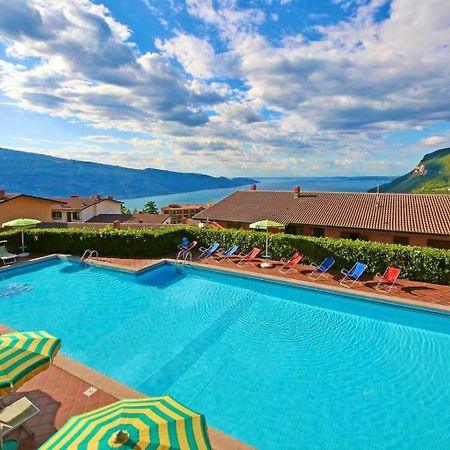 Residence Primera Rompala, Gtsgroup Тиняле Екстериор снимка