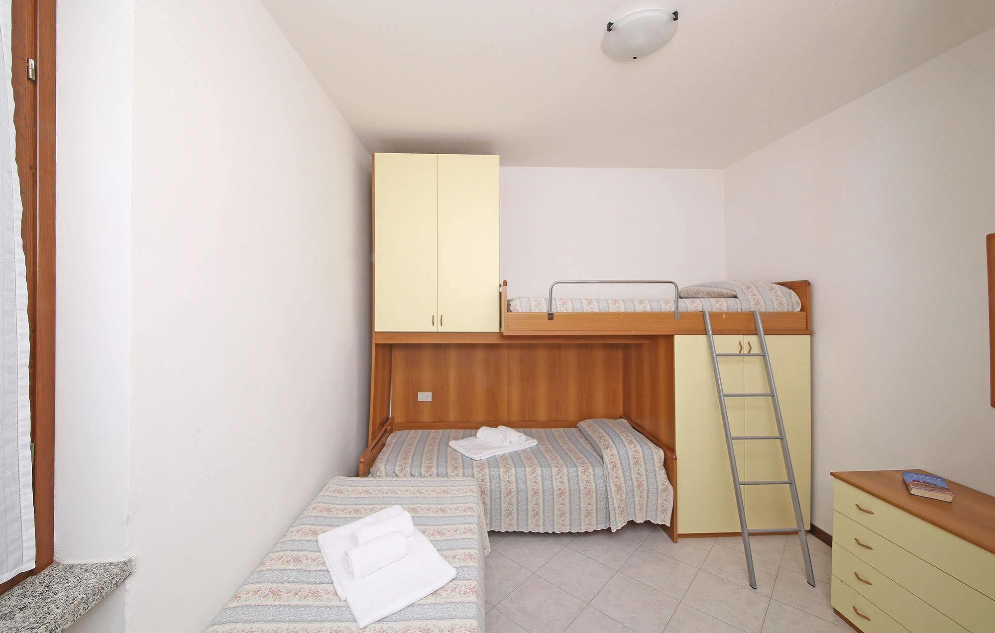 Residence Primera Rompala, Gtsgroup Тиняле Екстериор снимка